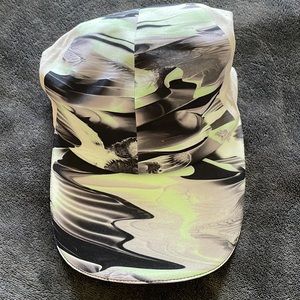 LuLulemon Hat NEW EXCELLENT CONDITION $30